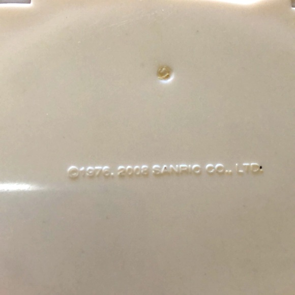 Hello Kitty Compact Mirror - Picture 3 of 11